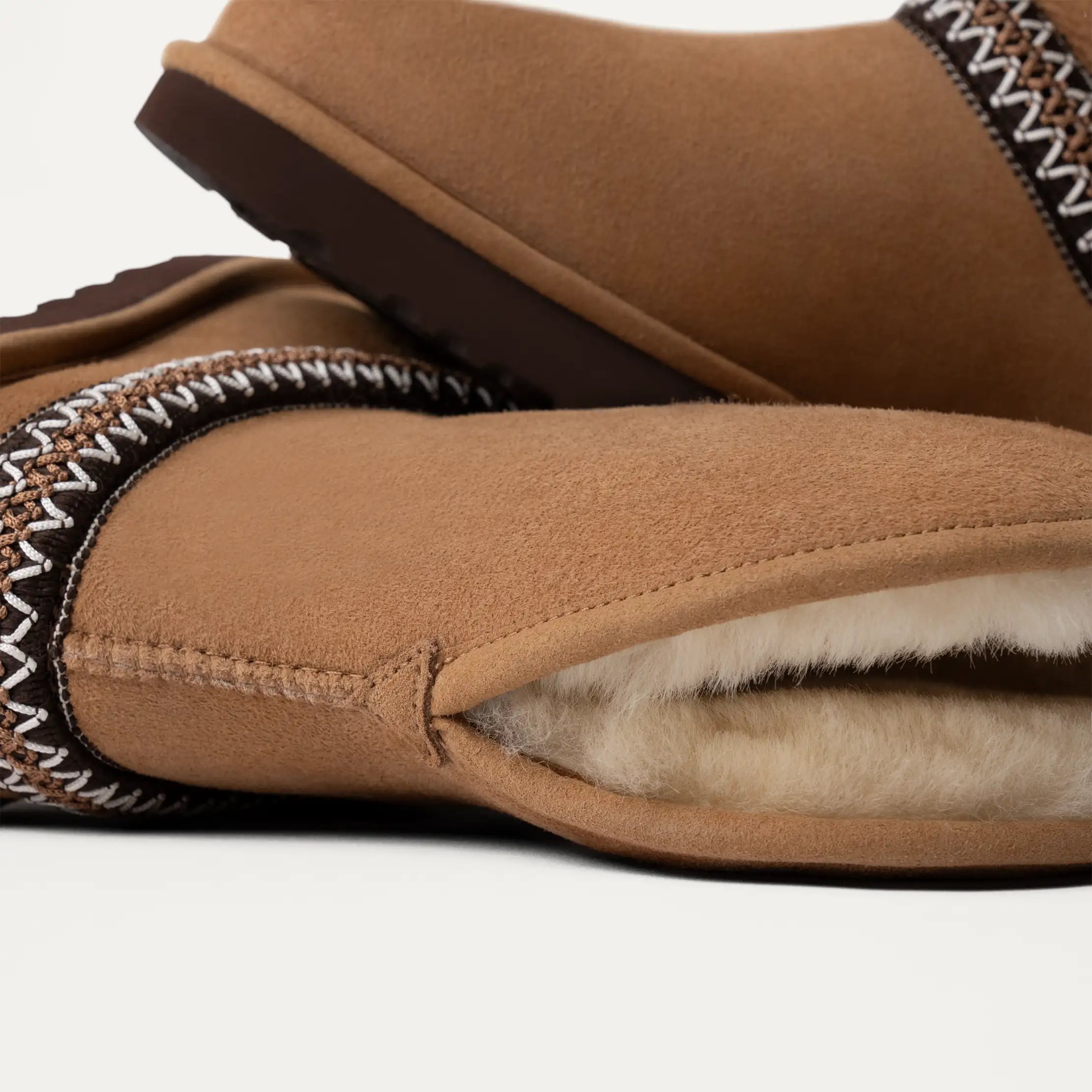 【UGG】Classic Short Crescent ふわふわファー ショートブーツ UGG® Classic Short Crescent for Women | UGG®