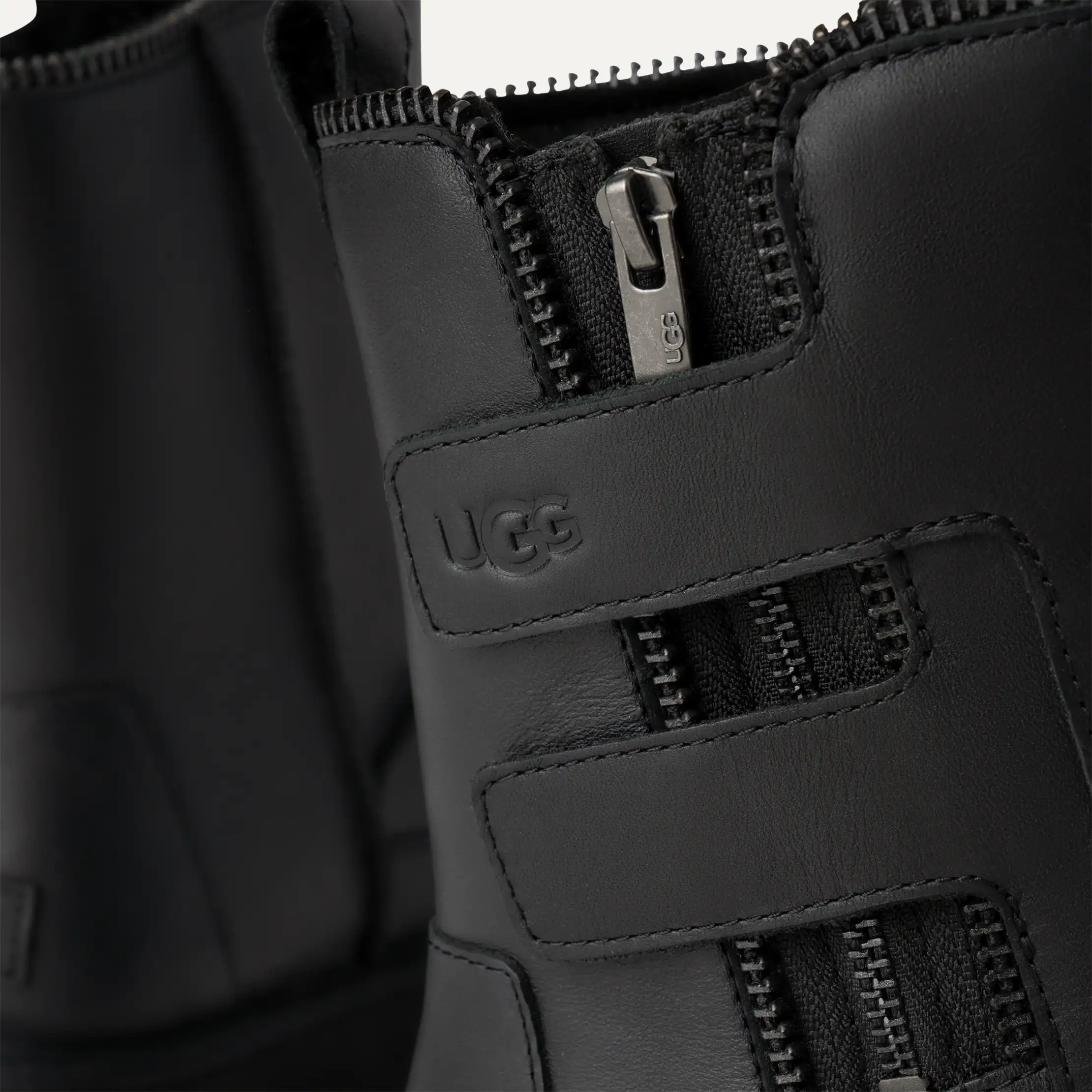 新作 UGG クラッシック Classic Short Moto Boot レザー Amazon.com | UGG Women's Classic Short Moto Boot Fashion