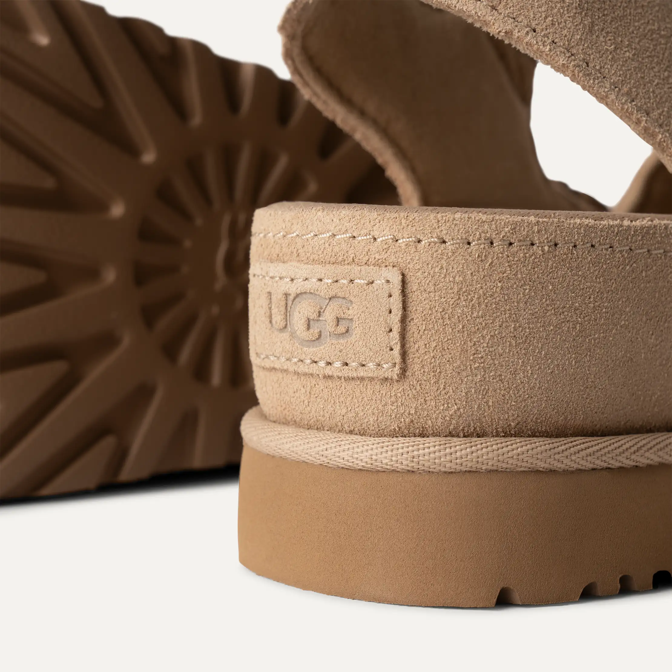 国内EXCLUSIVE】＜UGG＞ゴールデンスター ハイ サンダル