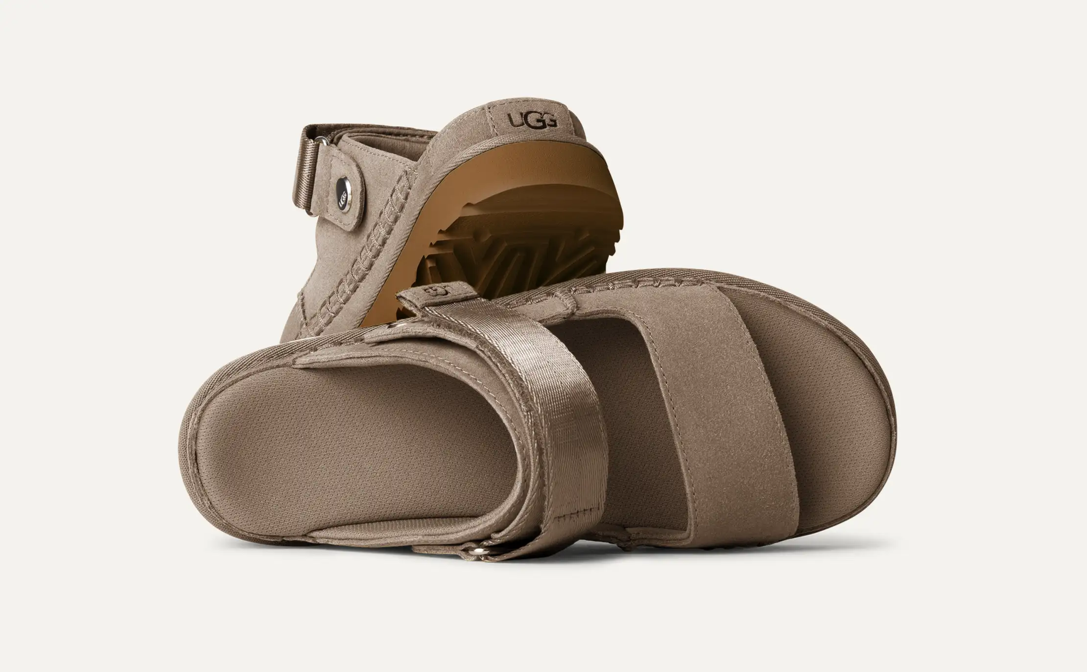 EXCLUSIVE】UGG(R) / CLASSIC SANDAL