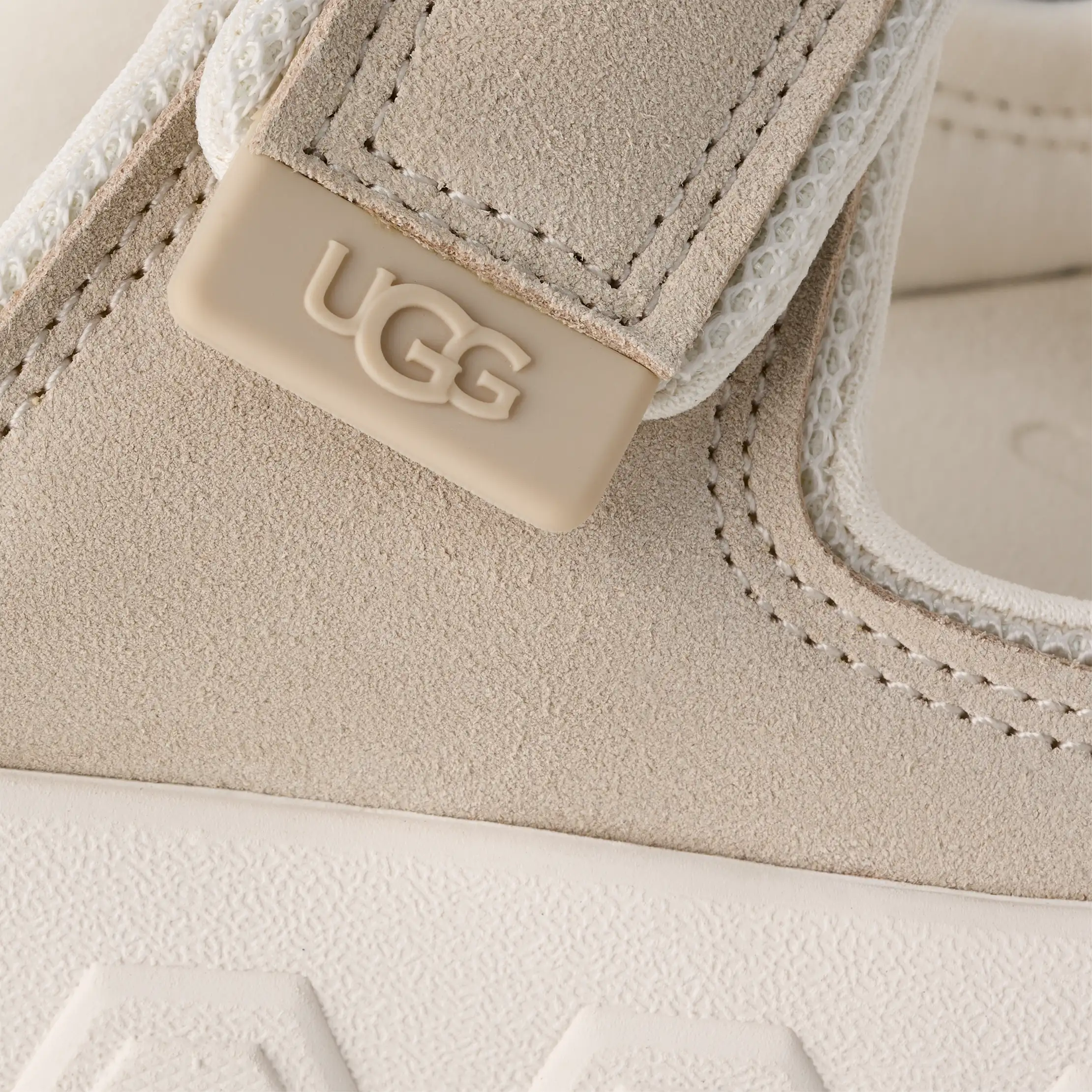 UGG ★ 夏の冒険をサポートする一足 CapTrail Strap Slide UGG® CapTrail Strap Slide for Women | UGG®