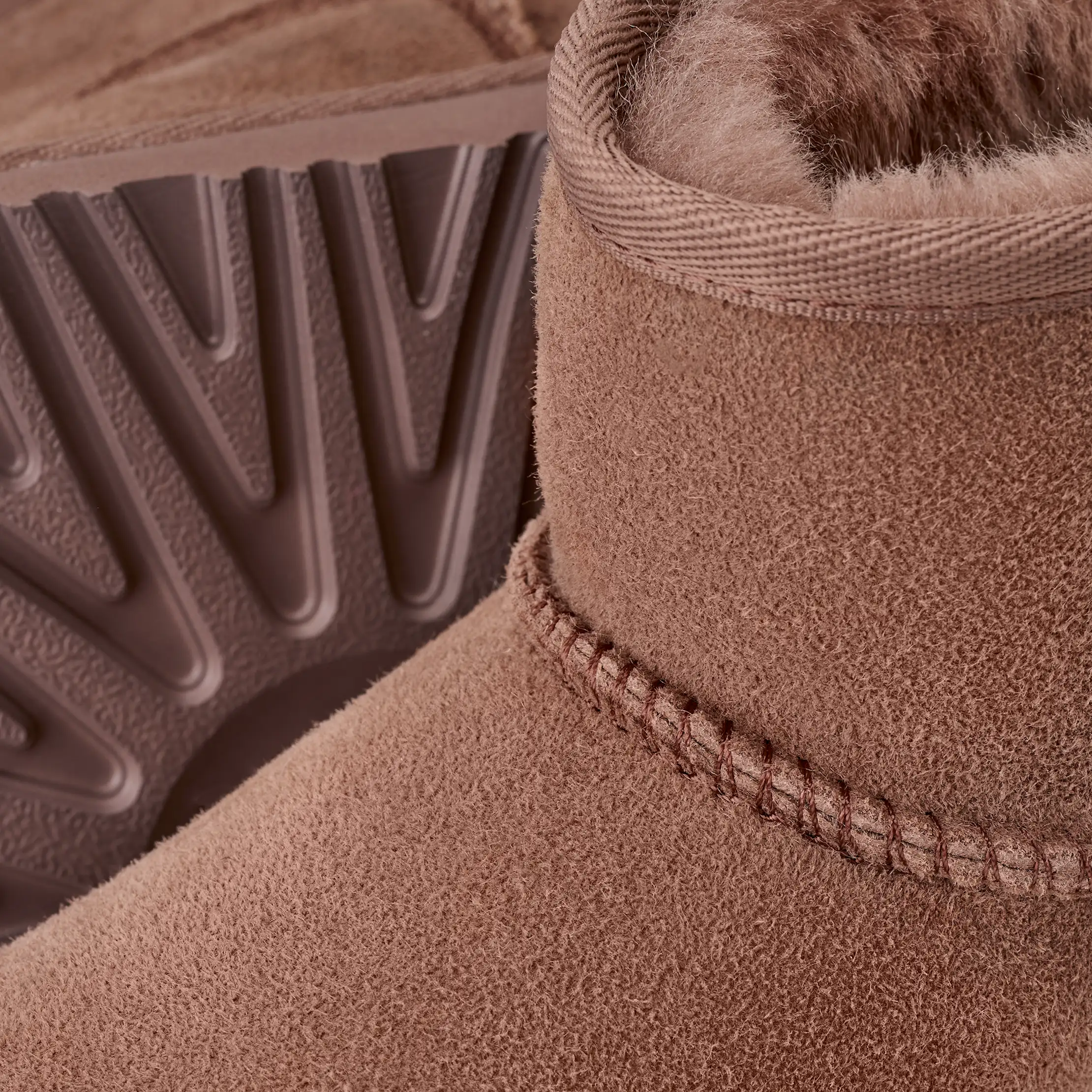 UGG|CLASSIC MINI II KIDS ミニ丈 アンクルブーツ 1017715K Classic II Mini Boot for Kids | UGG® Official