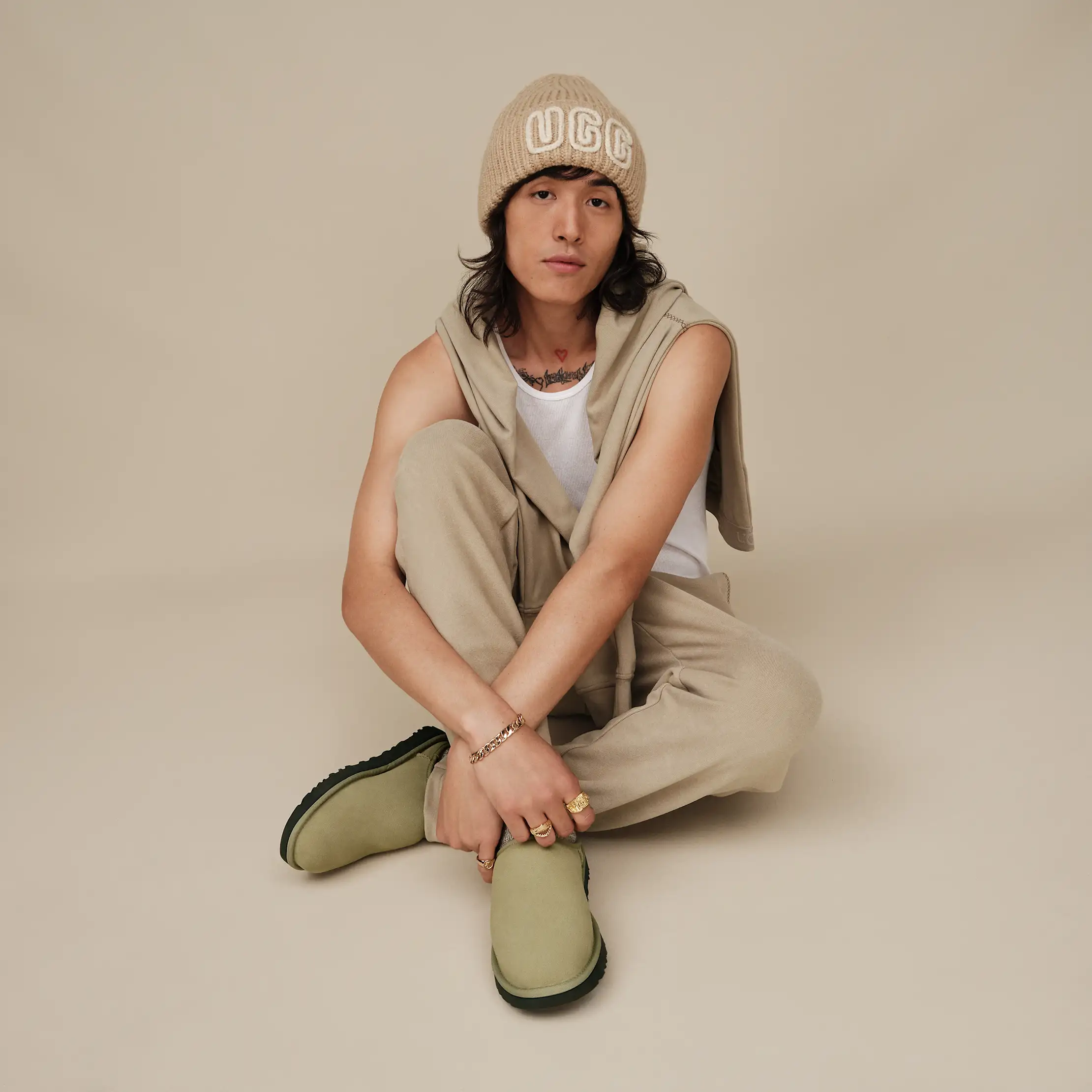 未使用品　UGG CLASSIC SLIPPER 24サイズ ベージュ 2025年最新】UGG CLASSIC slipper 24の人気アイテム - メルカリ