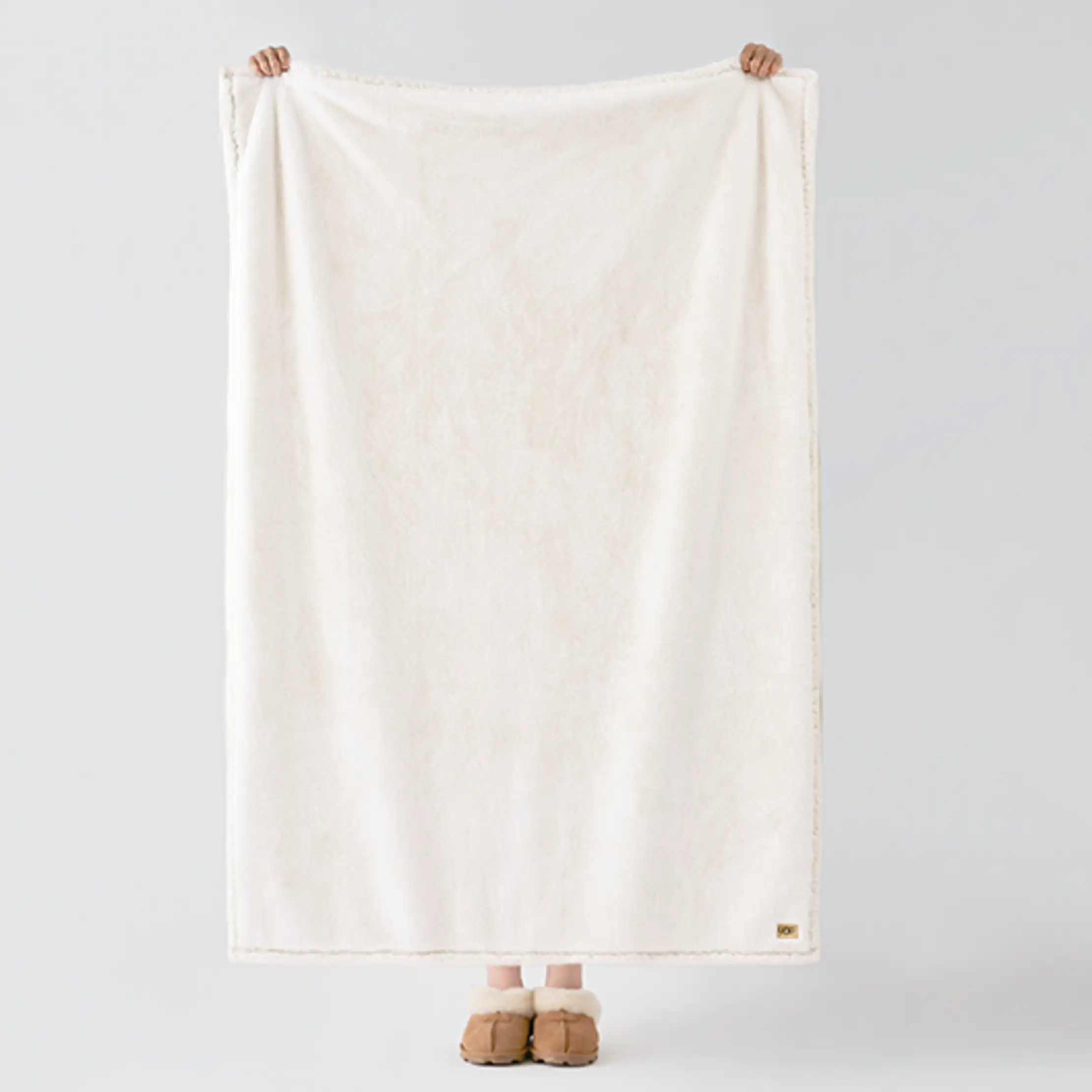 Home Cynthia Throw 50" x 70"