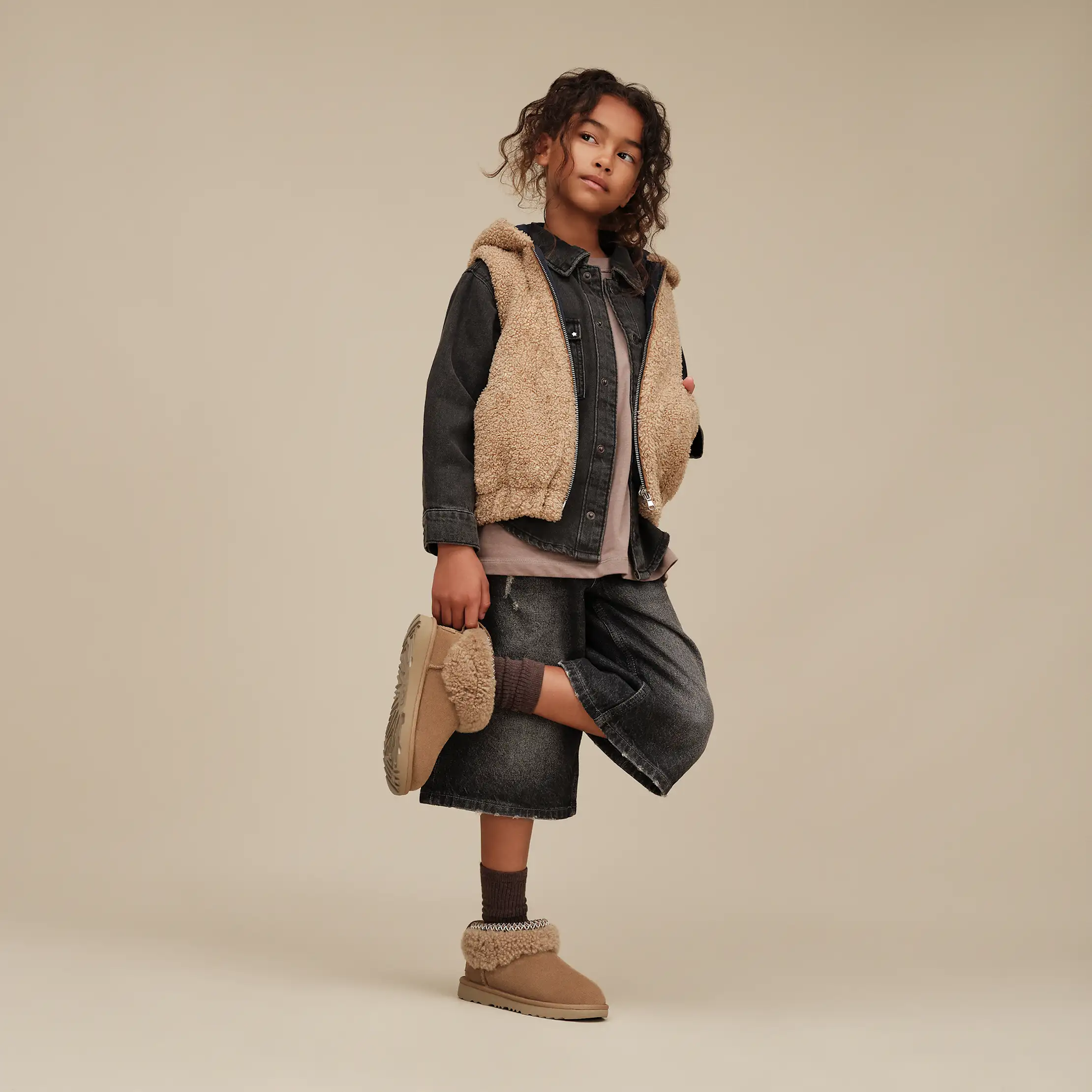 【UGG】Classic Ultra Mini Maxi Curly カーリーファーが可愛い UGG® Classic Ultra Mini Maxi Curly for | UGG®