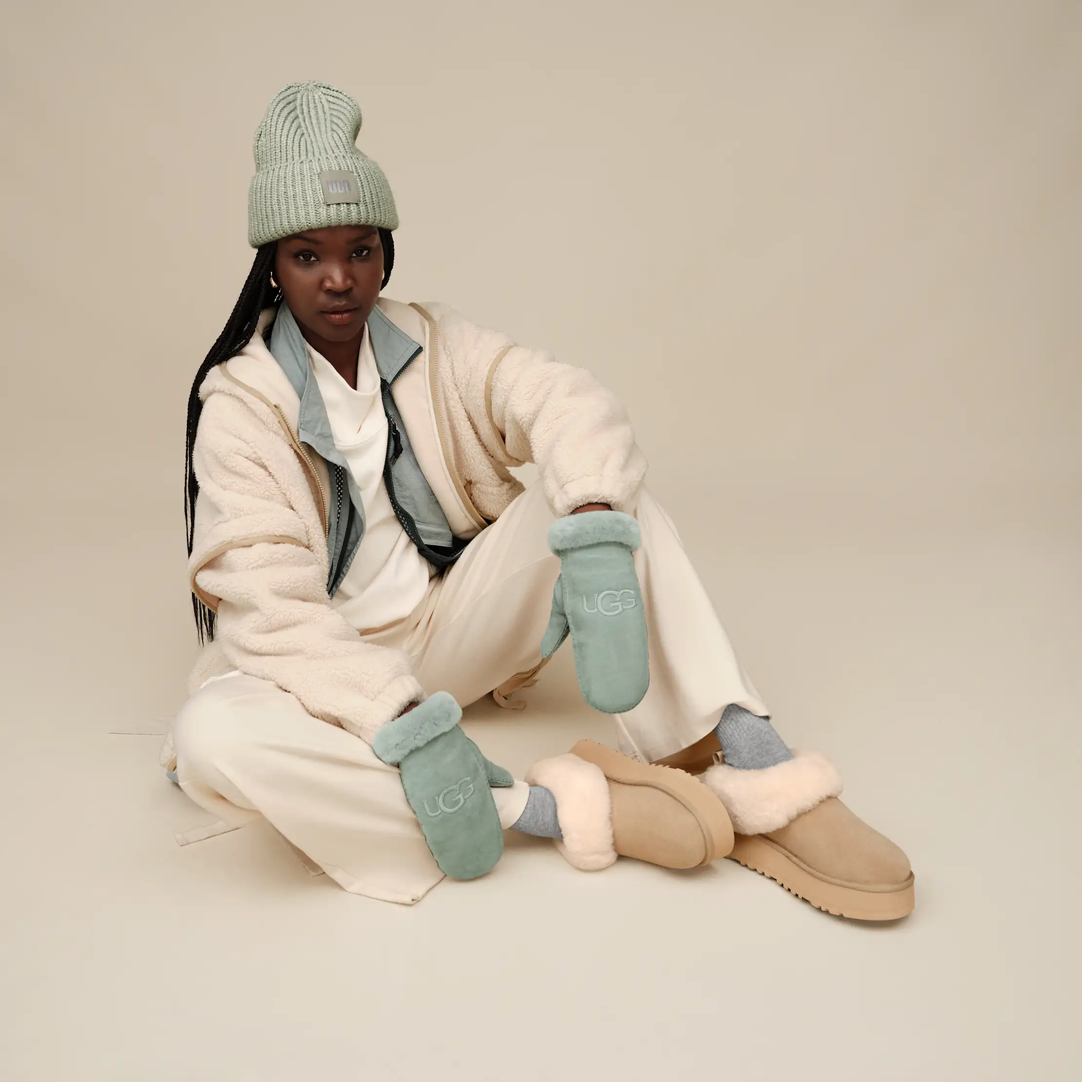 Women's Sheepskin Embroider Mitten