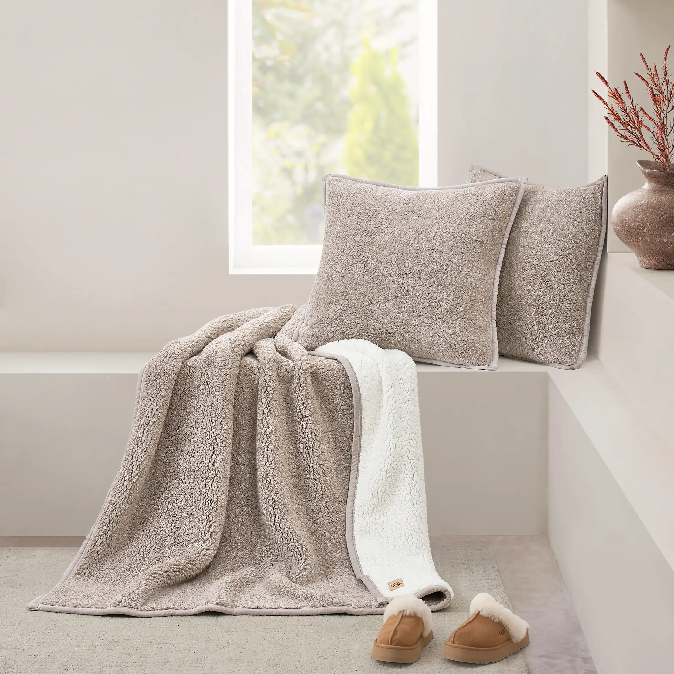 Home Classic UGGfluff Throw 50" x 70"