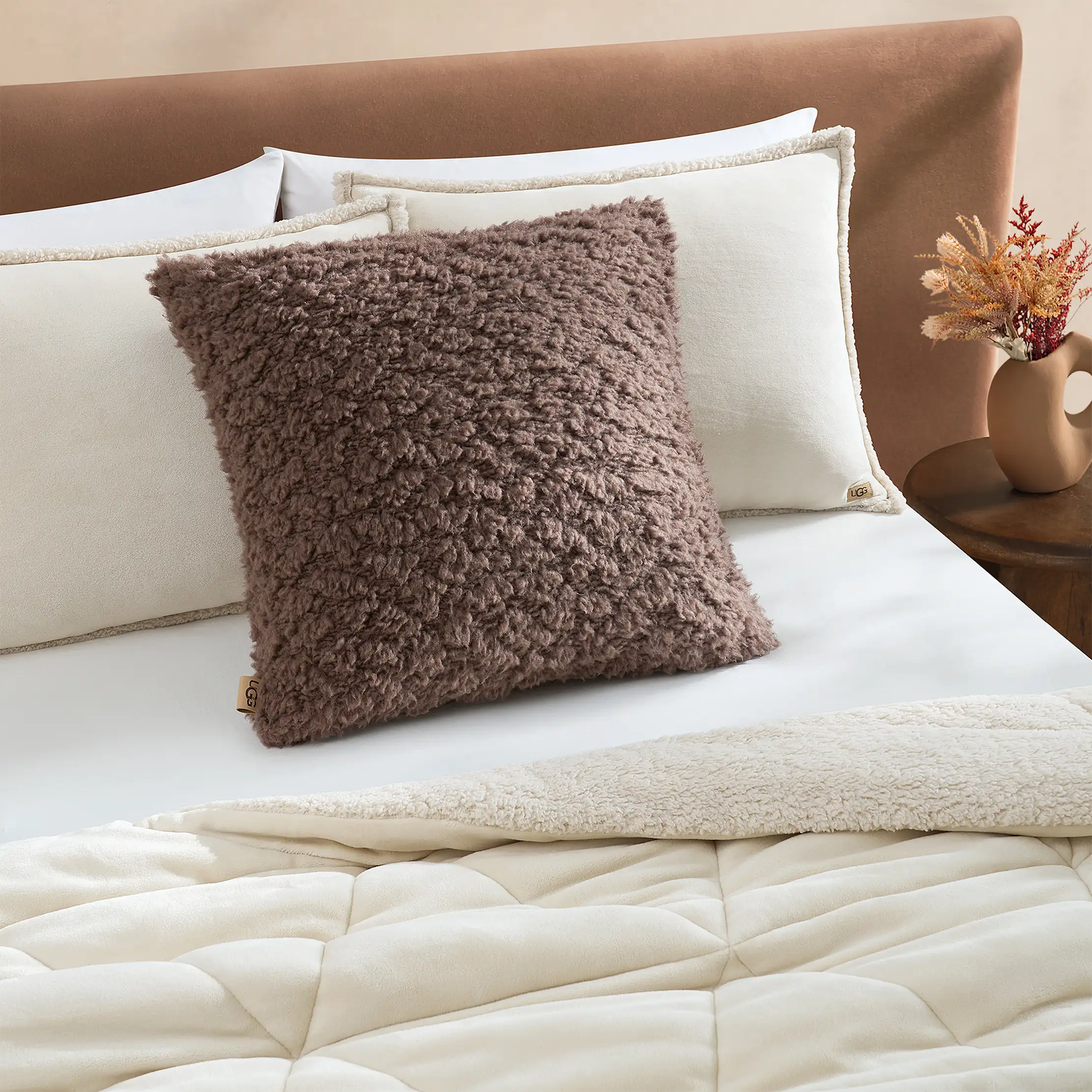Shira Pillow 24"x24"
