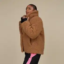 Manteau court pelucheux Gertrude Manteau court pelucheux Gertrude
