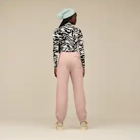 Bonnet en maille torsadée avec pompon