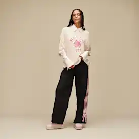 Feels Like UGG Tee