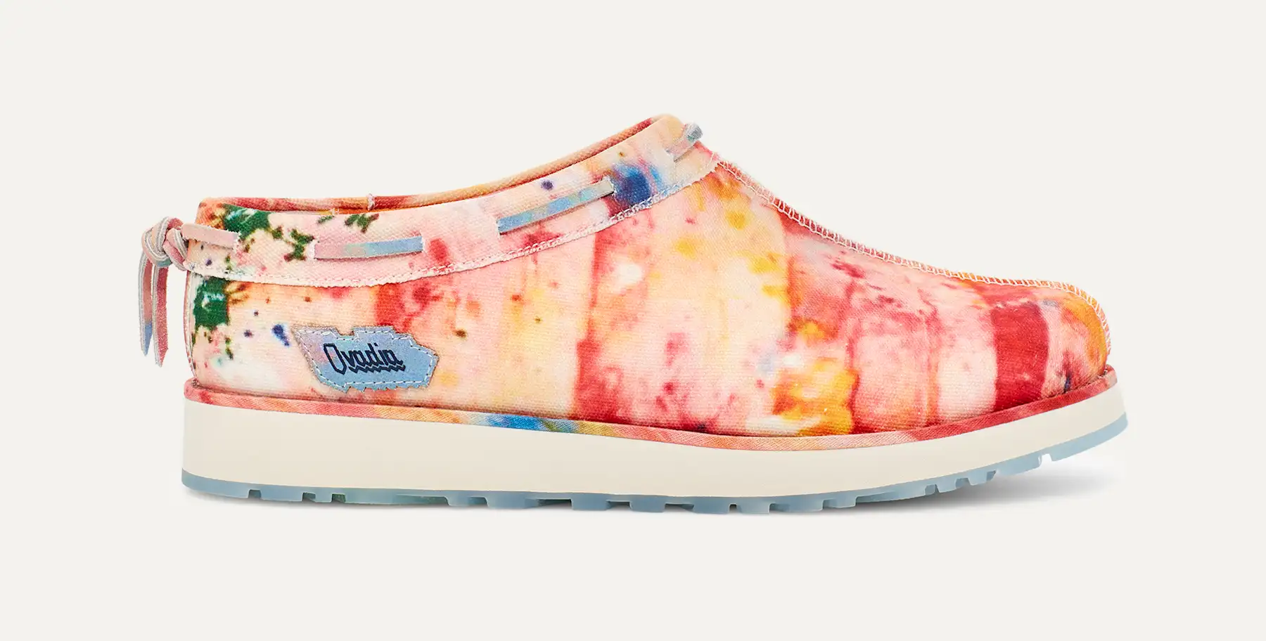UGG  OH YEAH TIE DYE サンダル UGG - Oh Yeah, tie-dye is here to stay. QUIN wears the Oh