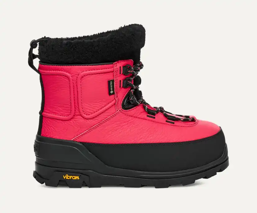 All Gender Shasta Mid Boot