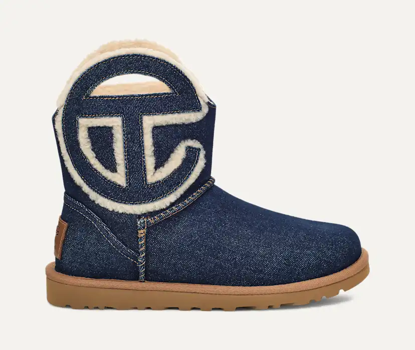 おしゃれメンズ必見✨27⇒26素足履✨UGG X TELFAR✨ロゴ ローファ－ 1152550-IDG_1.png?_s=RAABAB0