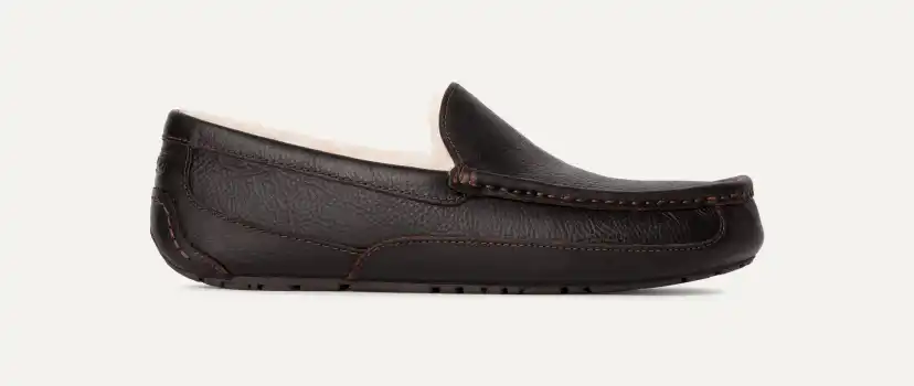 タッカー 1013152｜フットウェア｜UGG®（アグ）公式オンライン