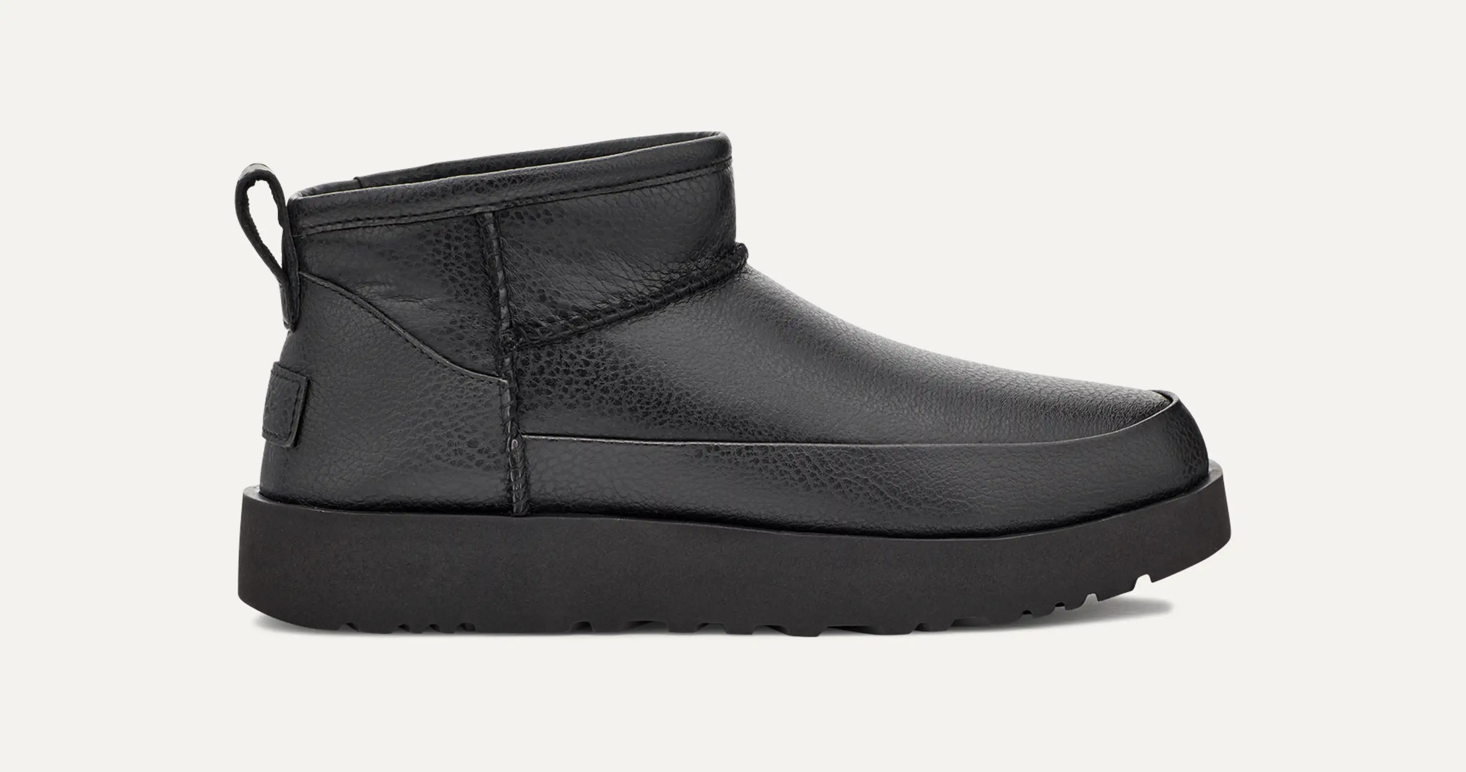 シューズ・サンダルその他 UGG Classic Ultra Mini black boot 22801880_52799542_600.jpg