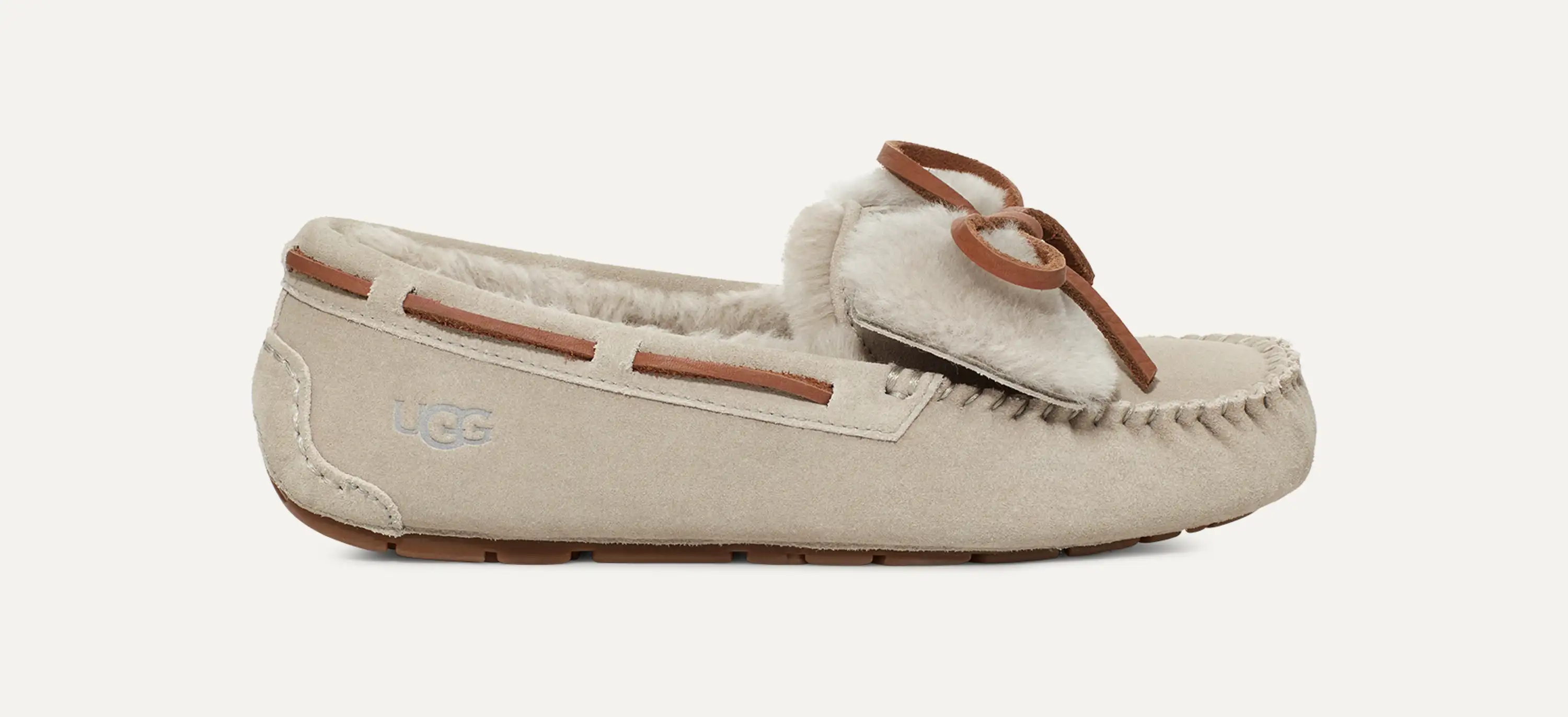 うさこ【新品未使用】UGG　DAKOTA Double Bow ブラック WMNS) UGG Dakota Double Bow (Bowknot) Chestnut 1118913-CHE