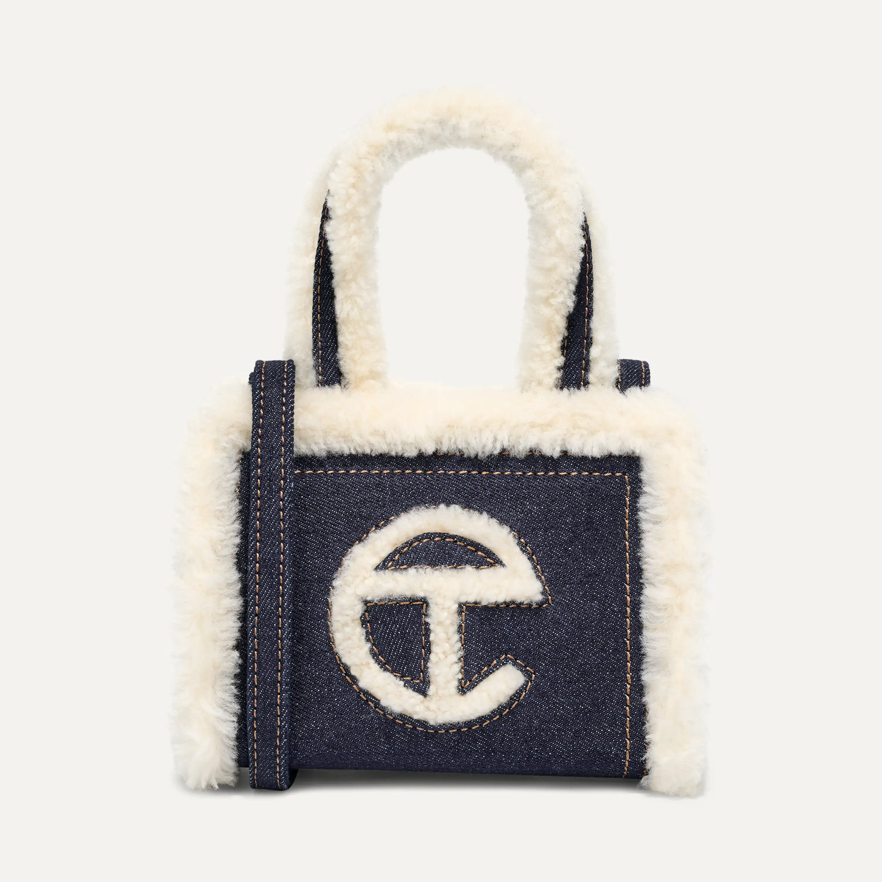 コラボ☆リアルムートン【UGG X TELFAR】スモール バッグ デニム コラボ☆リアルムートン【UGG X TELFAR】スモール バッグ デニム