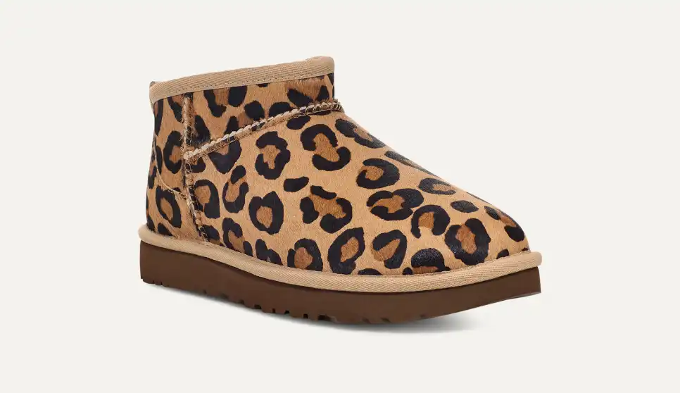 新品同　UGG CLASSIC UNLIED MINI PERF 24cm Classic Ultra Mini Chopd Boot | UGG