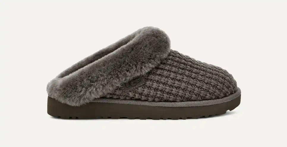 UGG CLUGGETTE BLACK SHEARLING LINED MOCASSIN SLIPPERS US 9