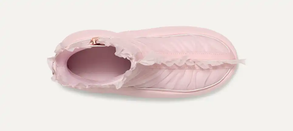 喜ばれる誕生日プレゼント UGG® UGG CS Ruffle Boot Short for Women | UGG® 靴