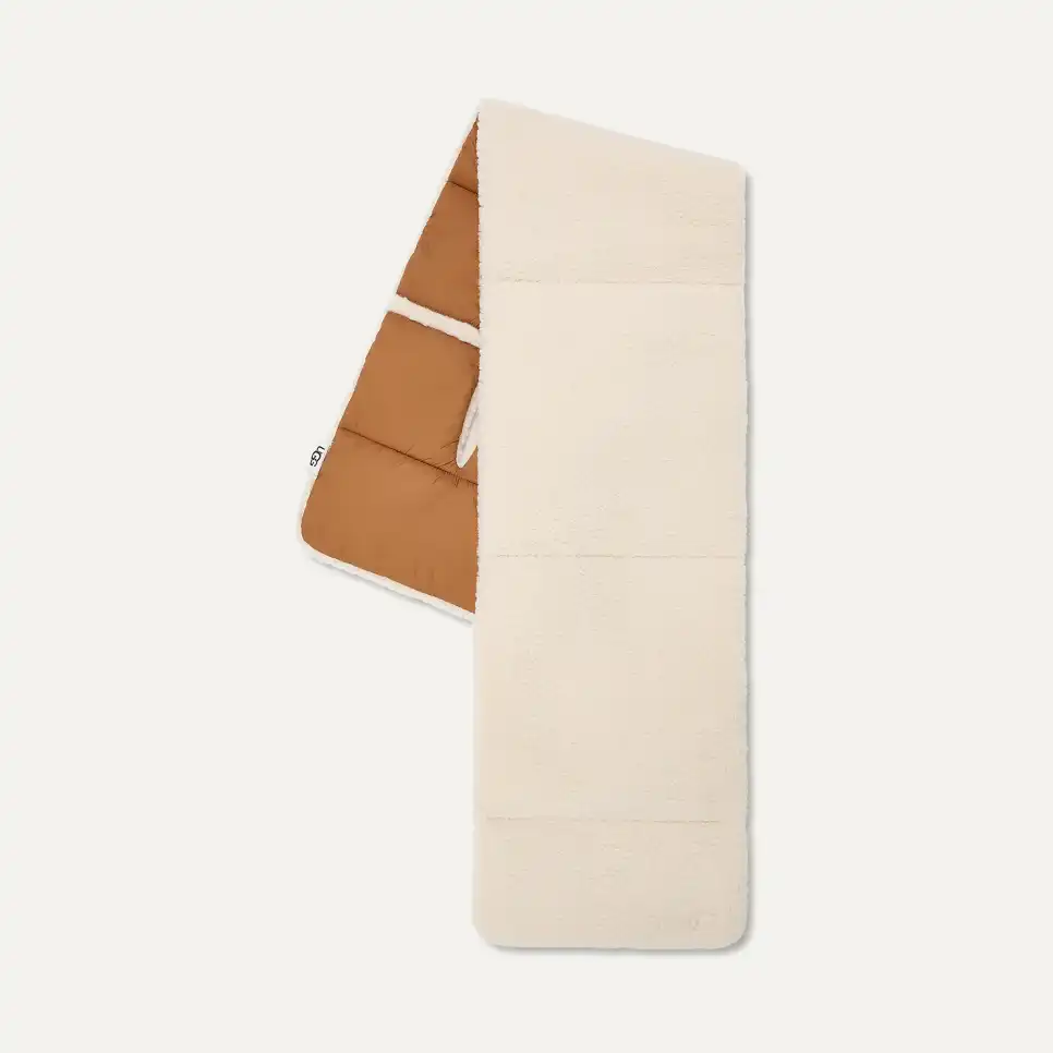 【UGG】Fluff Scalloped Scarf 海外限定 UGG Women's Uggfluff Scalloped Scarf with Plush Fleece and