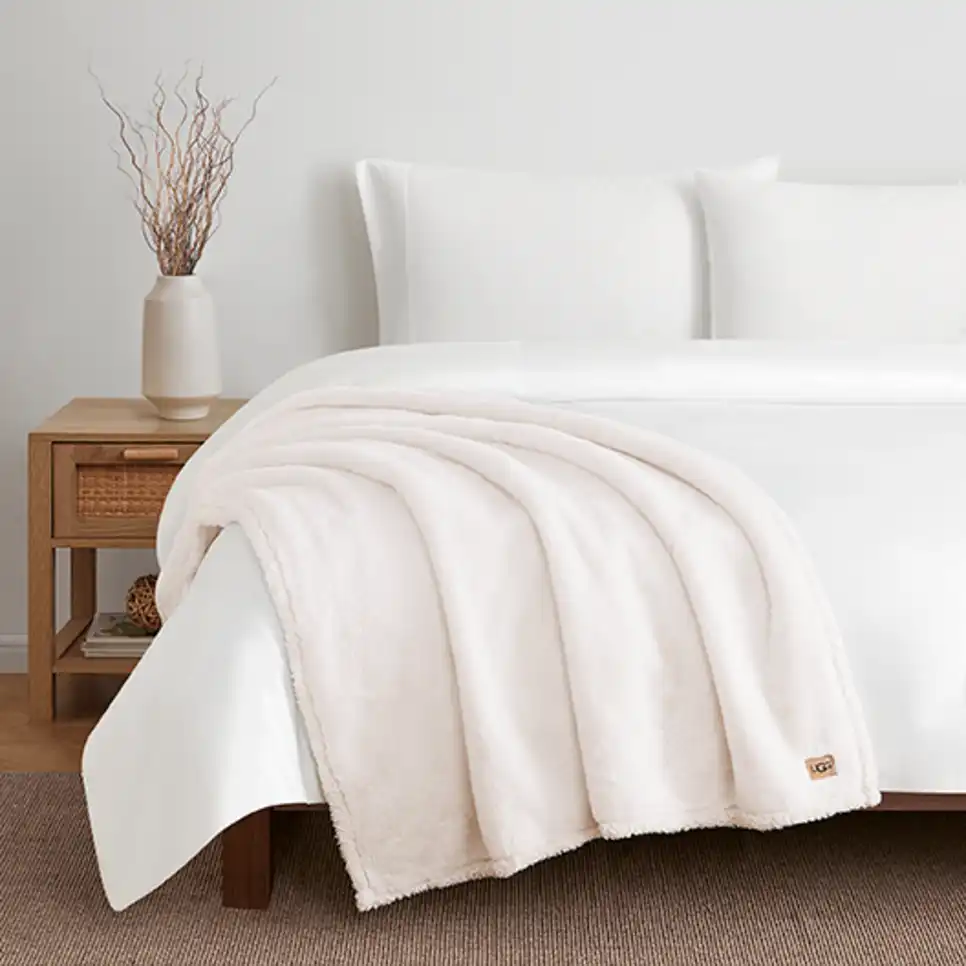 Home Cynthia Throw 50" x 70"