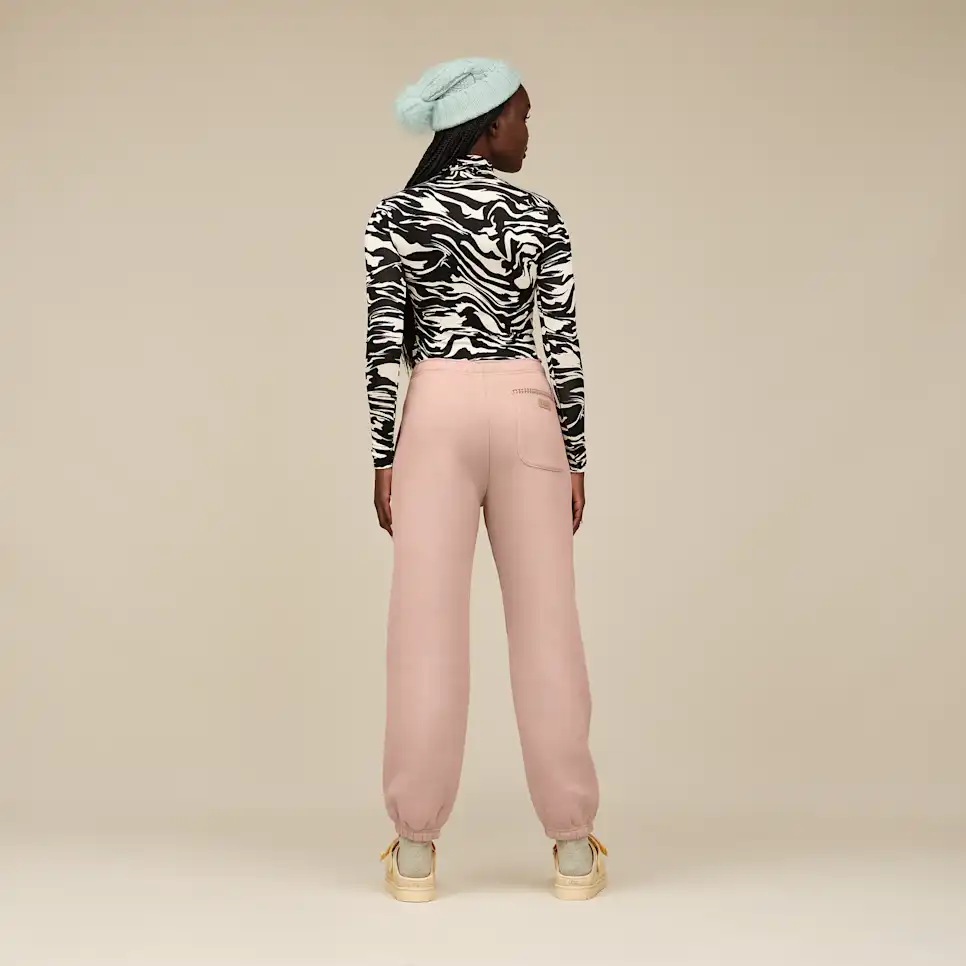 Bonnet en maille torsadée avec pompon