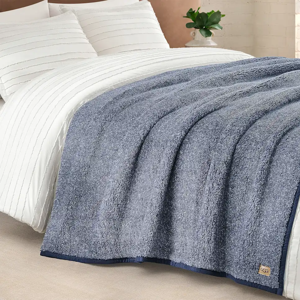 ClassicUGGfluff XL Throw 90x92