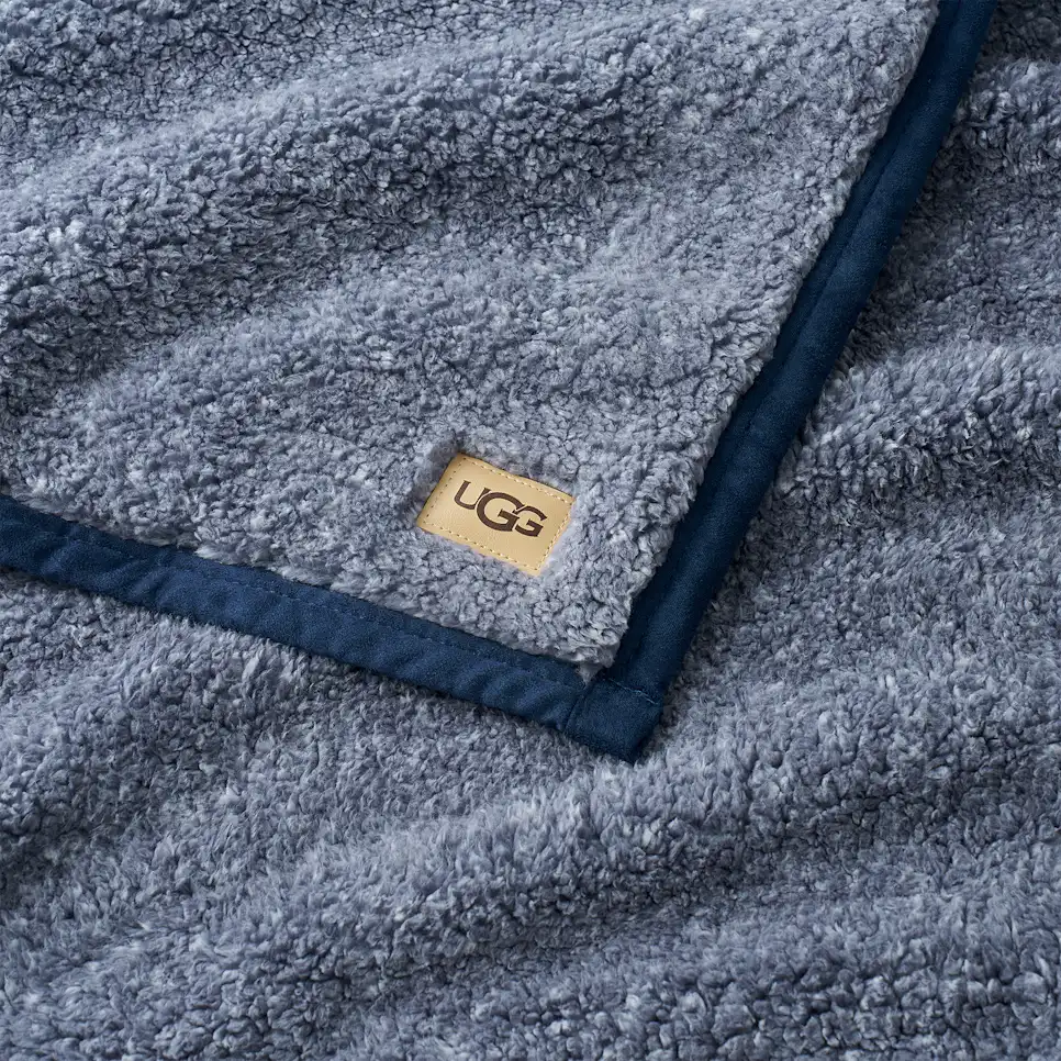 ClassicUGGfluff XL Throw 90x92