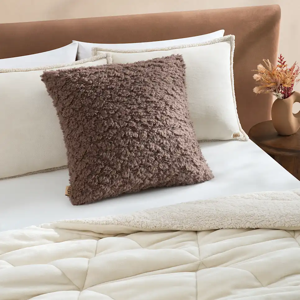 Shira Pillow 24"x24"