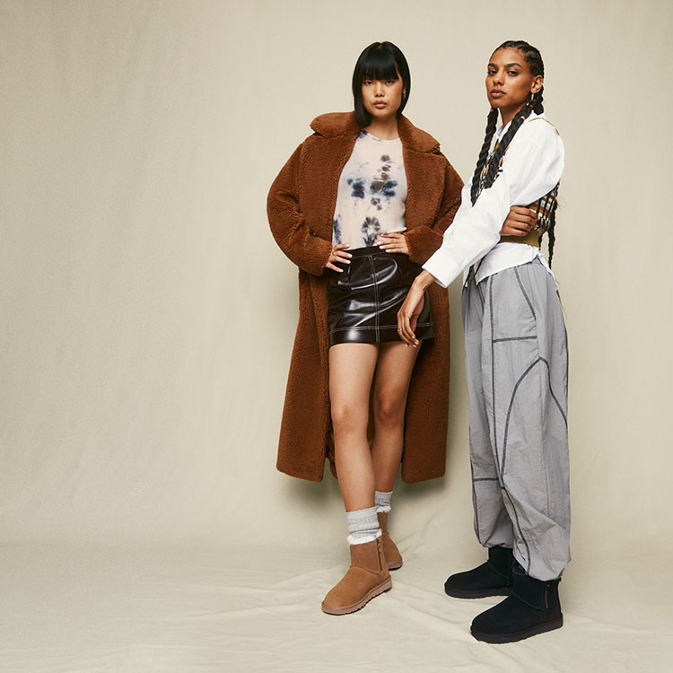 海外限定⭐UGG アグ 本革 ムートン ロゴ 易けれ チャーム ブーツ 8 黑 入手