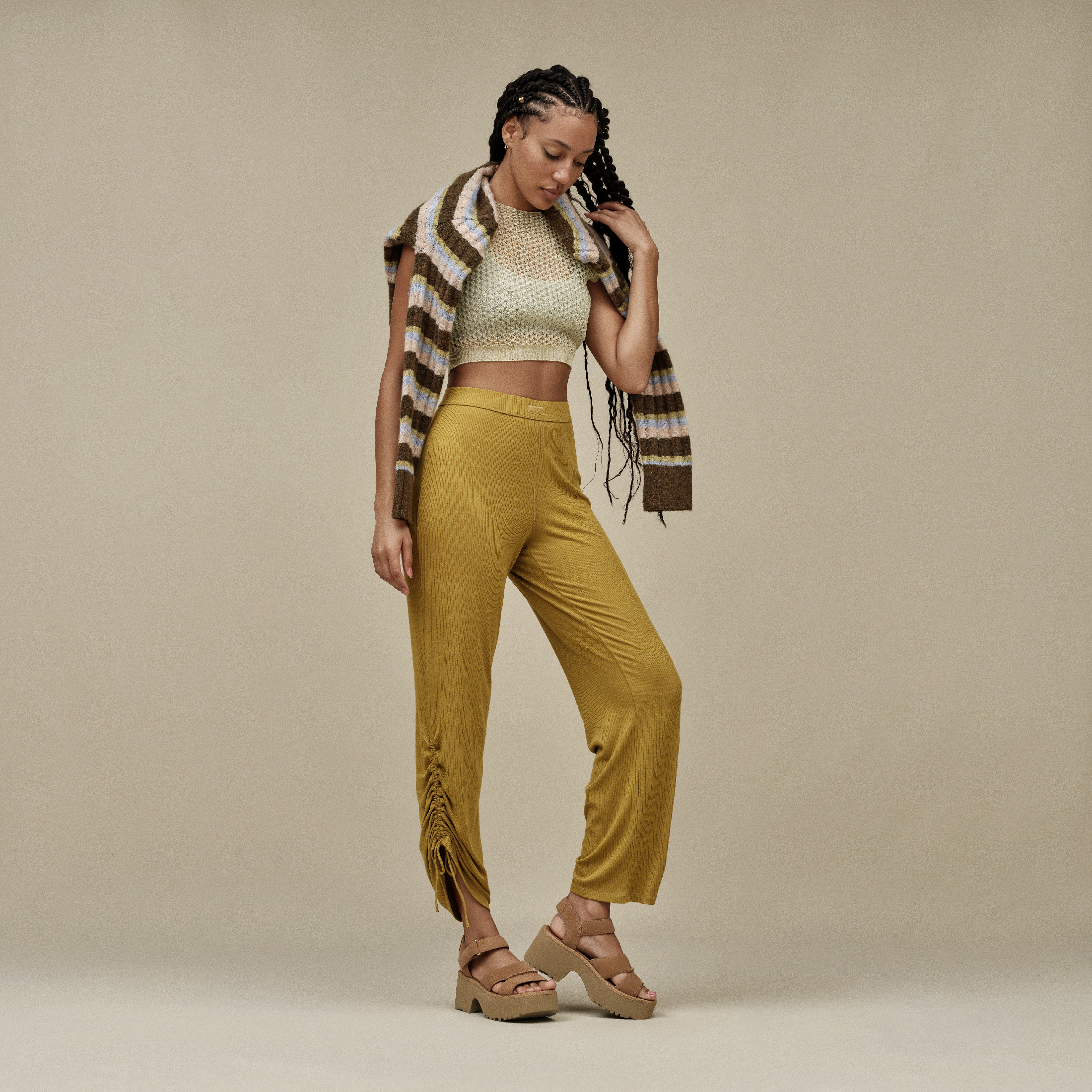 UGG Sandalias New Heights con tira en el tobillo - Chestnut