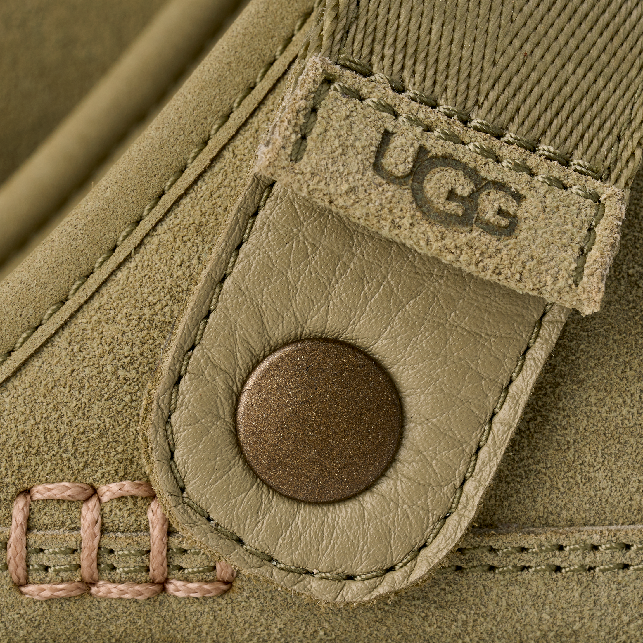 UGG Zuecos Goldencoast II - Muted Brass / Magnolia Leaf — foto 3