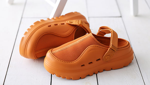 UGGメタリックレザーでアップデートしたスカフェットメタリックスパークルです。 楽天市場】アグ UGG サンダル レディース ファー フラッフ