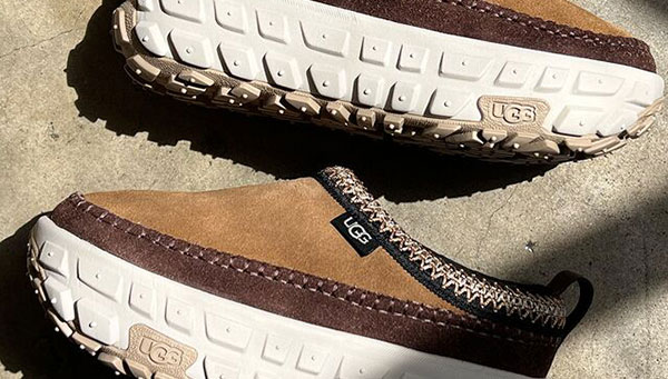 UGGメタリックレザーでアップデートしたスカフェットメタリックスパークルです。 UGG® 公式【 スカフェット II メタリック スパークル|Scuffette