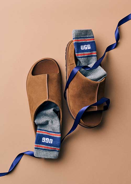 UGGシープスキンカフブーツ UGGの定番シープスキンブーツに sacaiがプラスした新テイストとは？