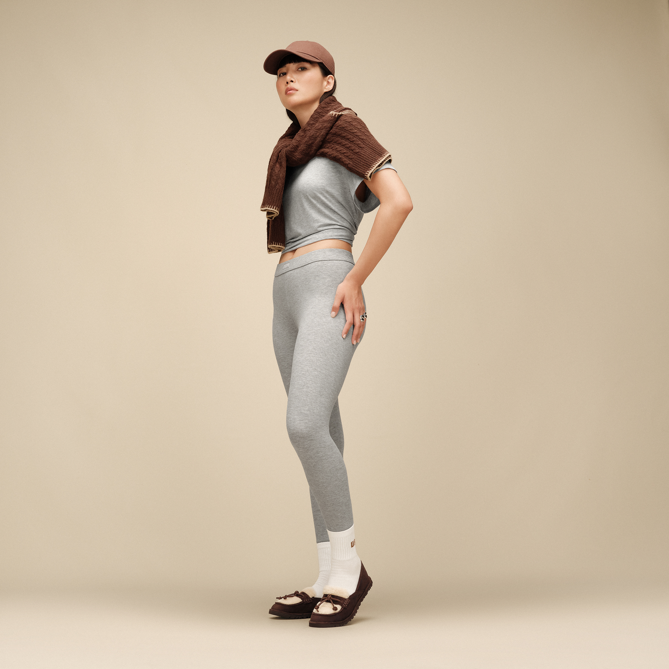 UGG Paquete de tres pares de calcetines tobilleros con logotipo Quinlin - Stormy Blue / Chestnut / Shaded Clover — photo 4